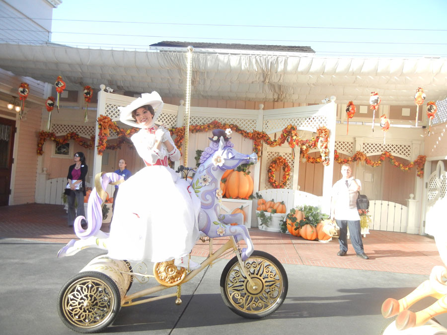 Disneyland Parade in the Day